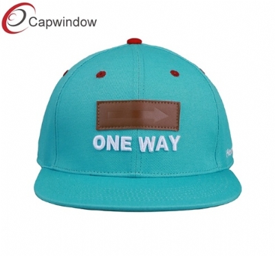 查看 Customized Promotion Flat Brim Snapback Cap with Embroidery and Leather Patch on Front 详情